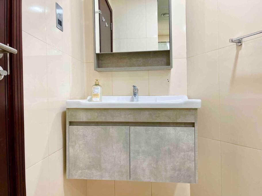 Cozy Upgraded Residential Flat With Sea, Mangrove, Pool View - 1203 Not Hotel Abu Dzabi Kültér fotó